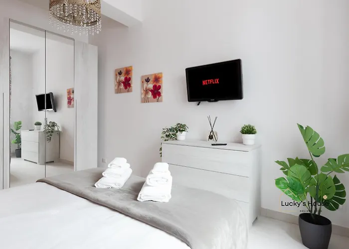 Lucky's House - 400mt To Metro A, 3 Bedrooms, 6-8 Pax, A-c, Rom