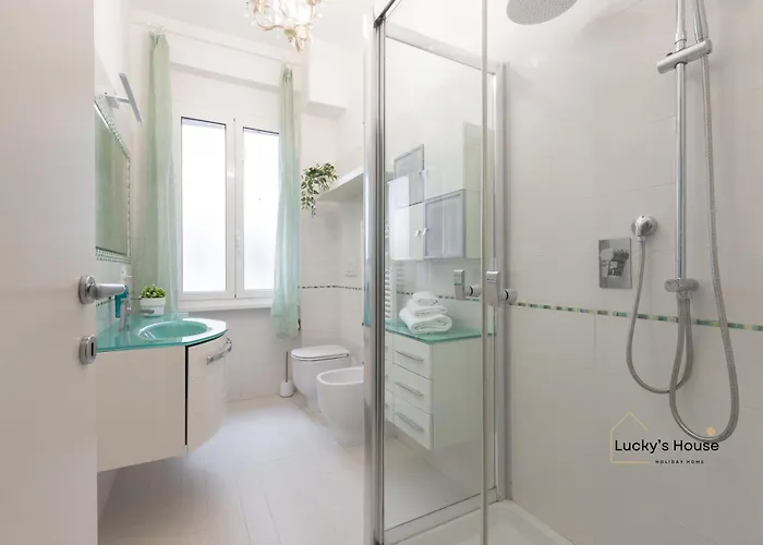 Lucky's House - 400mt To Metro A, 3 Bedrooms, 6-8 Pax, A-c, Apartment