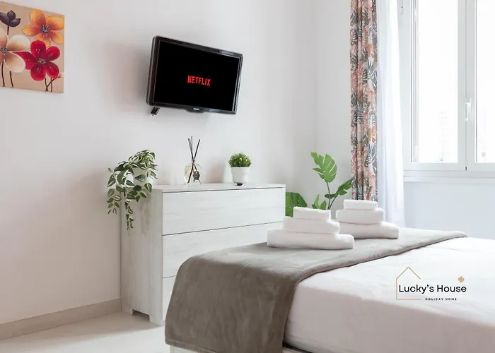 Apartment Lucky's House - 400mt To Metro A, 3 Bedrooms, 6-8 Pax, A-c,