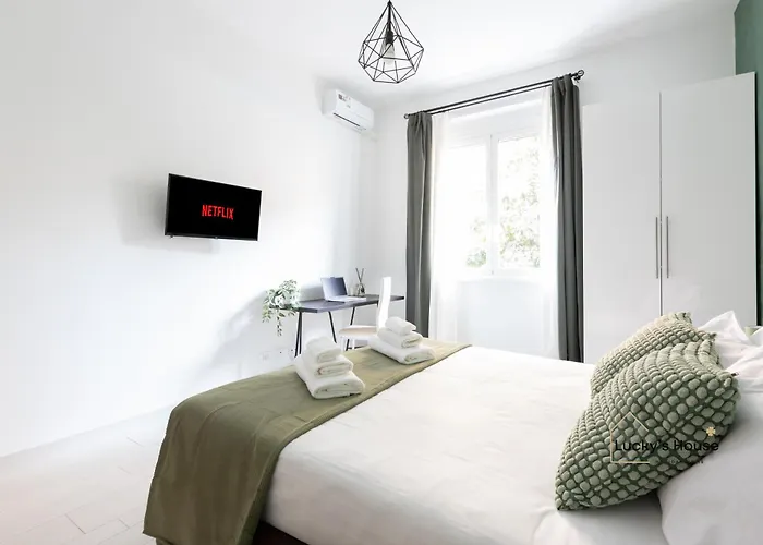 Apartment Lucky's House - 400mt To Metro A, 3 Bedrooms, 6-8 Pax, A-c, *