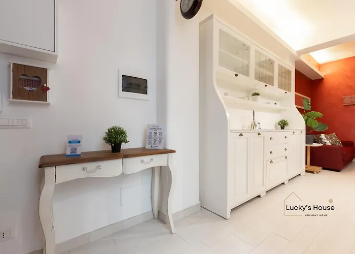 Lucky's House - 400mt To Metro A, 3 Bedrooms, 6-8 Pax, A-c, Apartment Rom
