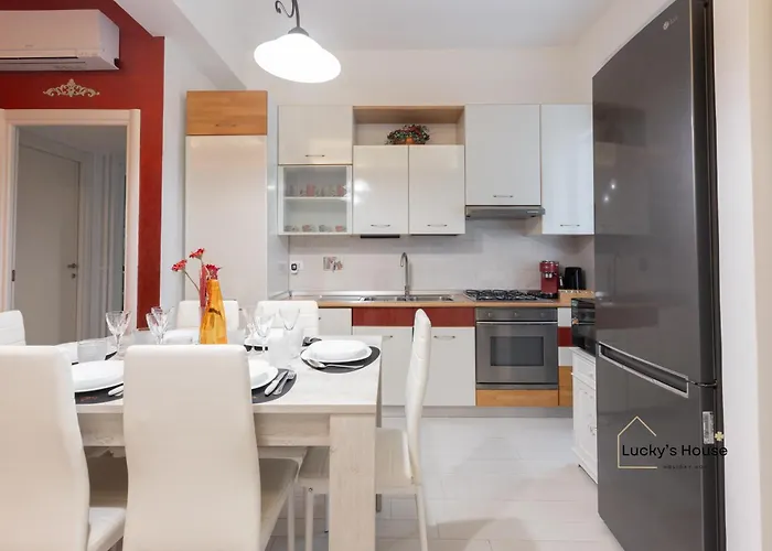 Lucky's House - 400mt To Metro A, 3 Bedrooms, 6-8 Pax, A-c, Apartment *