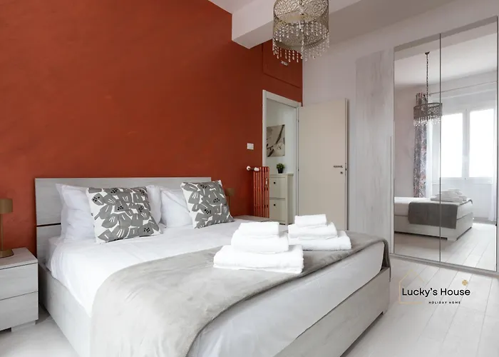 Lucky's House - 400mt To Metro A, 3 Bedrooms, 6-8 Pax, A-c, Apartment