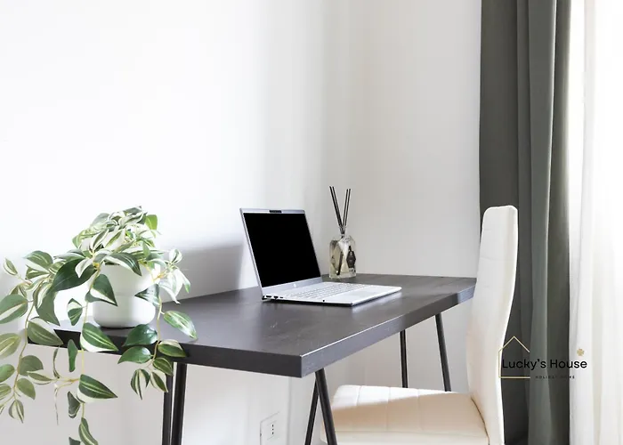 Lucky's House - 400mt To Metro A, 3 Bedrooms, 6-8 Pax, A-c, Rom