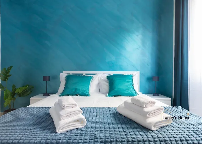 Apartment Lucky's House - 400mt To Metro A, 3 Bedrooms, 6-8 Pax, A-c,