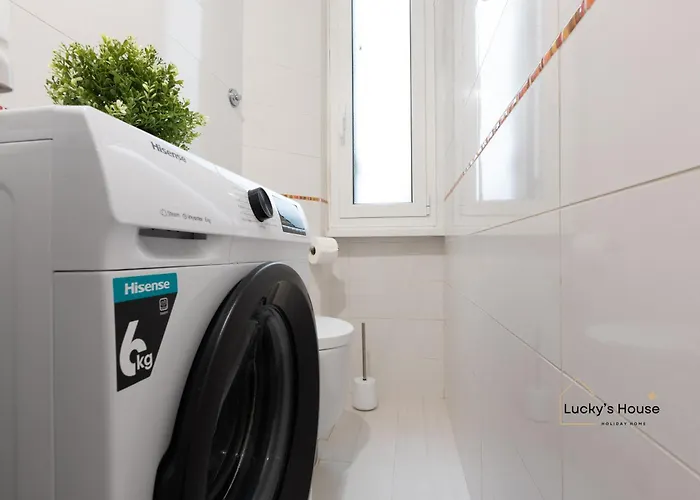 Apartment Lucky's House - 400mt To Metro A, 3 Bedrooms, 6-8 Pax, A-c, Rom