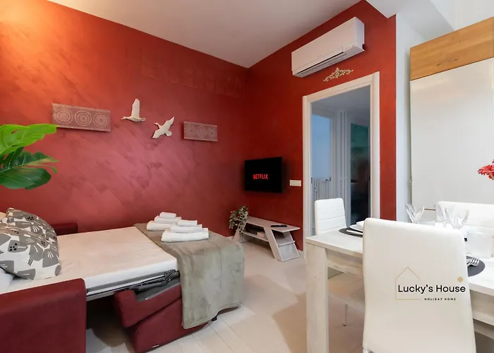Lucky's House - 400mt To Metro A, 3 Bedrooms, 6-8 Pax, A-c, Rom