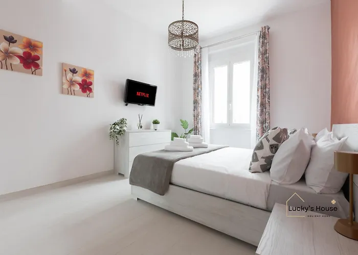 Apartment Lucky's House - 400mt To Metro A, 3 Bedrooms, 6-8 Pax, A-c,