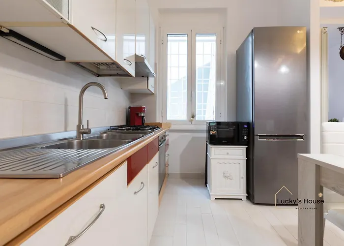 Apartment Lucky's House - 400mt To Metro A, 3 Bedrooms, 6-8 Pax, A-c, Rom