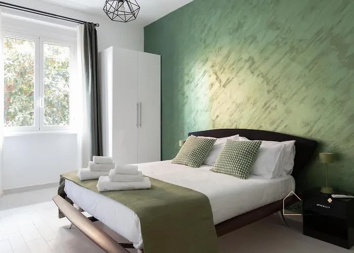 Lucky's House - 400mt To Metro A, 3 Bedrooms, 6-8 Pax, A-c, *