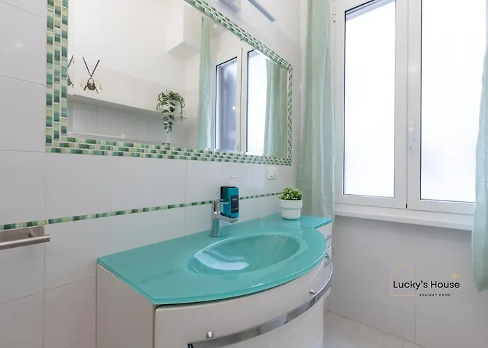 Lucky's House - 400mt To Metro A, 3 Bedrooms, 6-8 Pax, A-c, * Rom